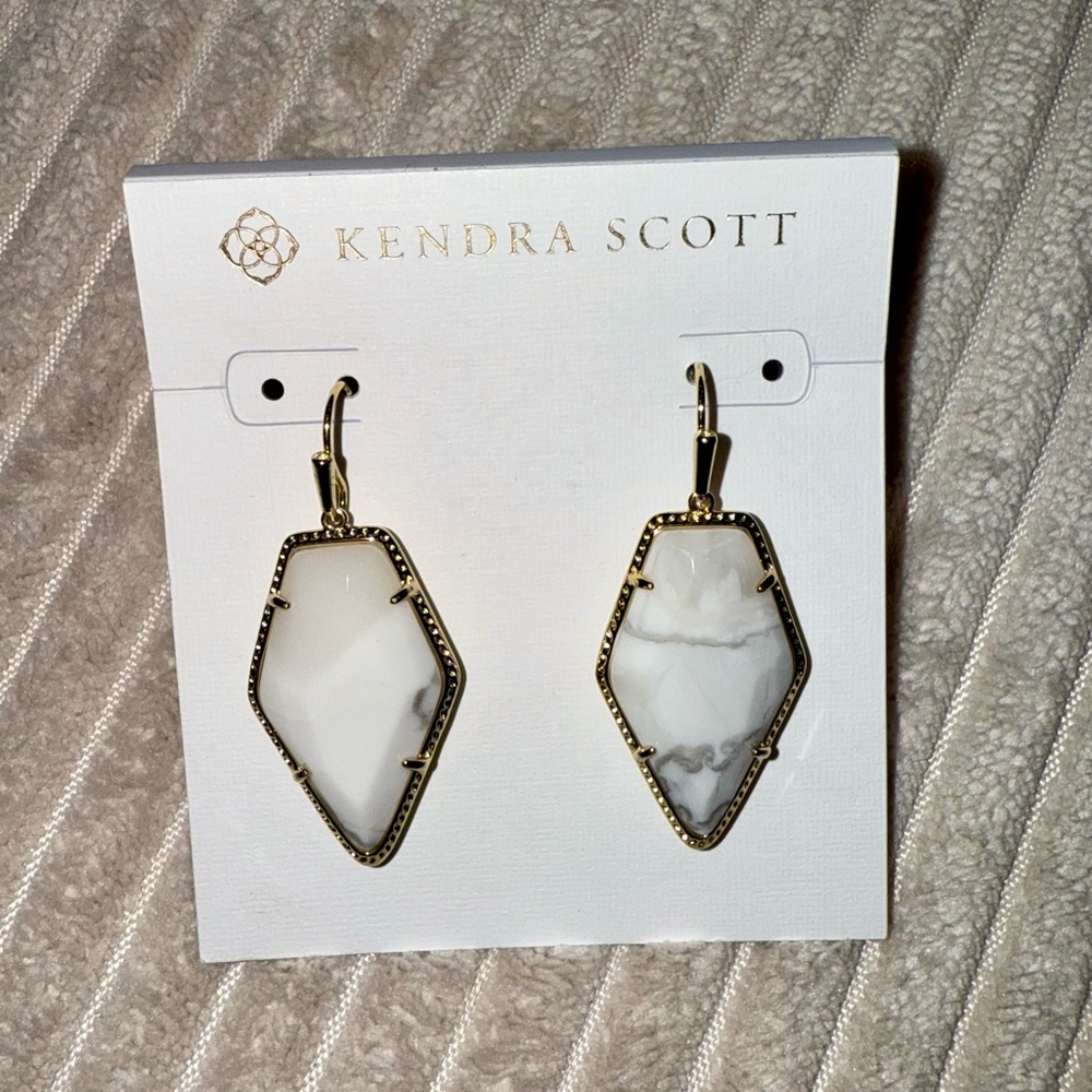 NWT Kendra Scott Framed Tessa Drop Earrings in White Howlite ✨